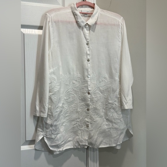 J Jill Embroidered Linen Blend Blouse
Womens Size Medium Button Front
White Top - Picture 1 of 9